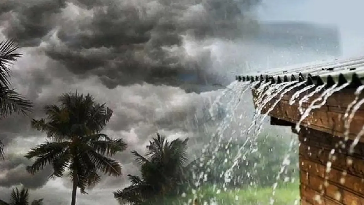 রাত পোহালেই ঝড়, ১৬ জেলায় সতর্কতা